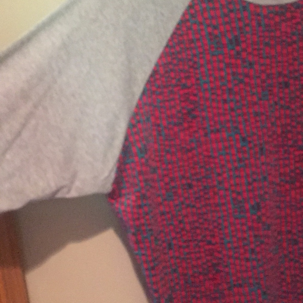 LulaRoe Randy T-shirt - Picture 4 of 6